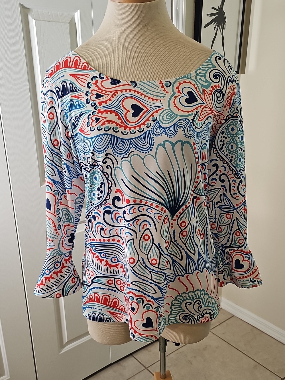 Beacon Hill Bell Sleeve Blouse Womens Sz M Blue Red Paisley Shell Print Spandex